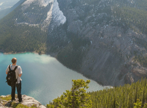 Living in Canada vs. USA: Your Guide for 2024